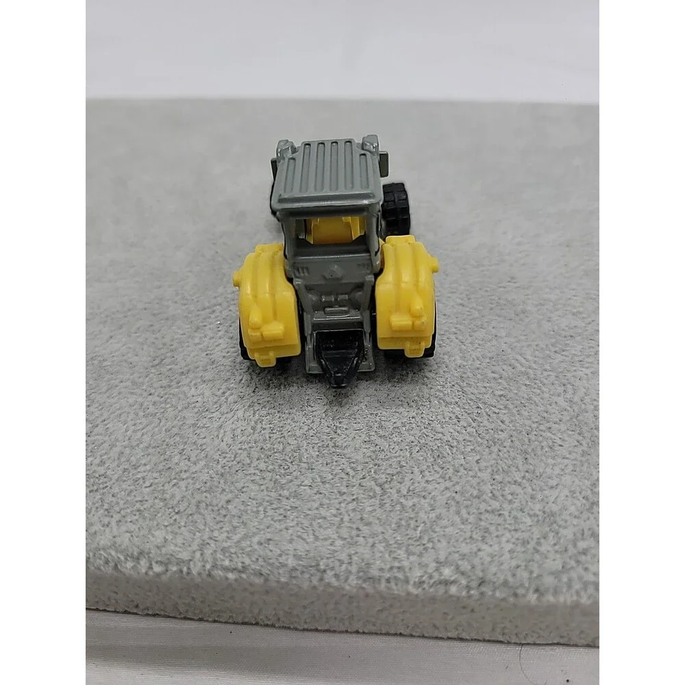 2006 Matchbox  Tractor  MB703 Yellow Toy
